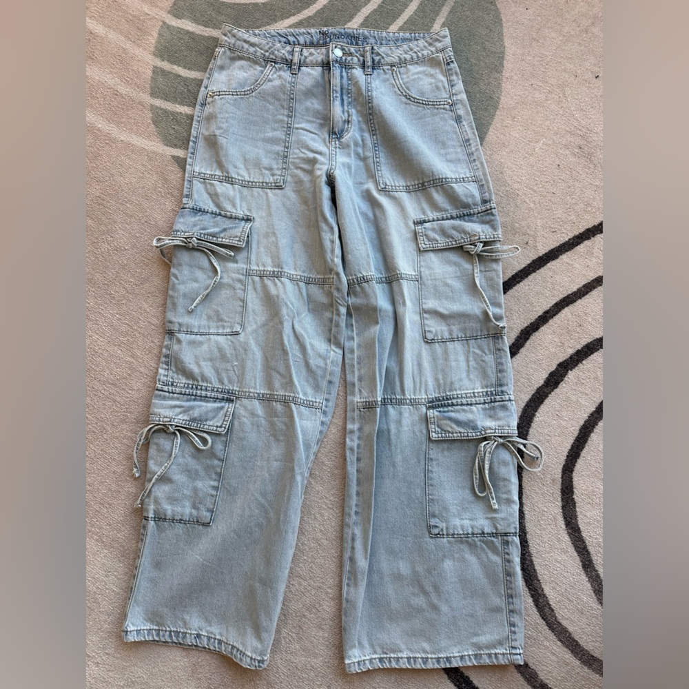No Boundaries Light Wash Blue Cargo Jeans